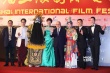 《霸王别姬》剧组亮相红毯 京剧电影将再现国粹