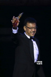 姜文获华语杰出贡献奖 鬼马调侃能拿奖全凭长相