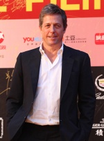 英國演員休·格蘭特亮相紅毯 招牌微笑溫暖人心