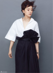海清身穿几何抹胸半裙露性感香肩 凸显熟女气质