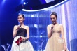 Angelababy、倪妮頒藝術(shù)貢獻(xiàn)獎(jiǎng) 笑容燦爛清新可人