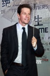 《变4》中国首映庆典主创现身 李冰冰美腿吸睛