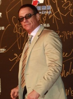 尚格·云頓戴個性墨鏡登紅毯 不老硬漢霸氣依舊