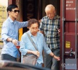 吳彥祖喪母一月悄然返港 半裸露紋身沖浪療傷