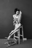 菅韧姿慵懒露肩写真 清新调皮显可爱女人姿态