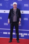 FIRST影展红毯邓超摇扇亮相 梁静着3D礼服似怀孕