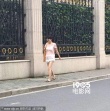 馬伊琍休閑短褲獨(dú)自現(xiàn)身上海街頭 逛母嬰用品店