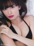 小嶋陽菜變身都市摩登女郎 擠美胸秀溝性感爆表