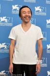 冢本晉也新片《野火》發(fā)布會 中川雅也白T亮相