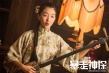 《暴走神探》女主角造型曝光 周冬雨演盲女彈弦