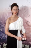《痞子2》紅毯：張鈞甯秀香肩 女反派爆乳搶鏡