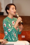 周迅出席公益活動(dòng)感恩老公 穿花毛衣嘟嘴賣萌
