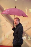 文雋亮相金雞百花影節(jié)紅毯 深色西裝穩(wěn)重內(nèi)斂
