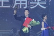 “合伙人”黄晓明喜获影帝 双手合十真诚感恩