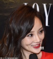 李小璐红衣红唇妖娆显老态  与关悦同场争艳