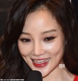 李小璐红衣红唇妖娆显老态  与关悦同场争艳