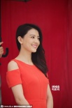 高圆圆将办婚宴红裙甜美显喜气 郑州捞金人气高