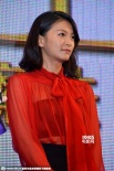 韩孝珠新片东京电影节首映 与荣仓奈奈红衣争艳