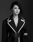 關悅登時尚雜志制服誘惑 紅唇冷艷拒當“女神”