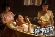《暴走神探》曝香艳版剧照 阮经天扮演风骚女人