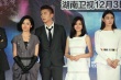 陈妍希穿裙装亮相发布会 笑对争议演出新小龙女