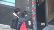 王菲谢霆锋十指紧扣秀恩爱 重演当年经典一幕