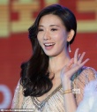 林志玲眼角驚現(xiàn)魚尾紋 抿嘴微笑面部不敢太放肆