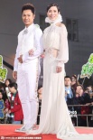 TVB台庆女星红毯性感斗艳 佘诗曼获影后造型雷人