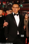 姜文携爱妻现身《一步之遥》首映 周韵艳惊四座