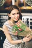 昆凌婚后首次拍寫真 甜美可人演繹摩登新女性