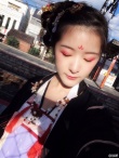 徐娇化媚娘妆着汉服日本游玩 惊艳游客争相合影