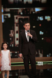 刘青云夺最佳男主登台领奖 发表感言难掩激动