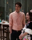 姚笛现身成都拍戏正式复出 穿着时髦扮可爱少女