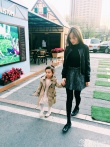 李小璐曬女兒萌照 馨爺扎小辮穿短裙秒變小公主