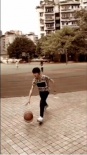 TFBOYS王源打籃球秀球技 彈跳力驚人被指作假