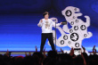 賈玲開獎(jiǎng)自帶搞笑彈幕 得“大福利”與鹿晗同臺(tái)
