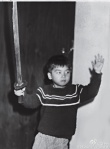 甄子丹晒童年照 武打明星昔日竟然是钢琴美少年