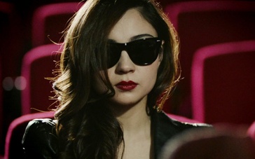 《异种》微电影完整版 影院影评人激怒艳女杀手