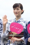 《海街日记》主创重返拍摄地 四主演着浴衣美艳