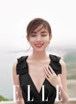 張梓琳意式風(fēng)情雜志封面大片 深V長裙秀事業(yè)線