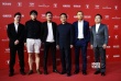 《万万没想到》剧组亮相 主演孔连顺短裤走红毯