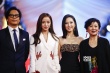 《宅女偵探桂香》劇組亮相 王珞丹白色西裝中性迷人