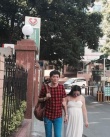 邓建国90后孕妻与男子约会秀亲密 或为孩子生父