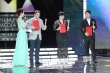 2014年度影片大奖揭晓 耿乐为三位制片亲切颁奖