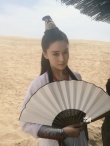 张馨予晒女扮男装古装照 手拿折扇变冷面公子