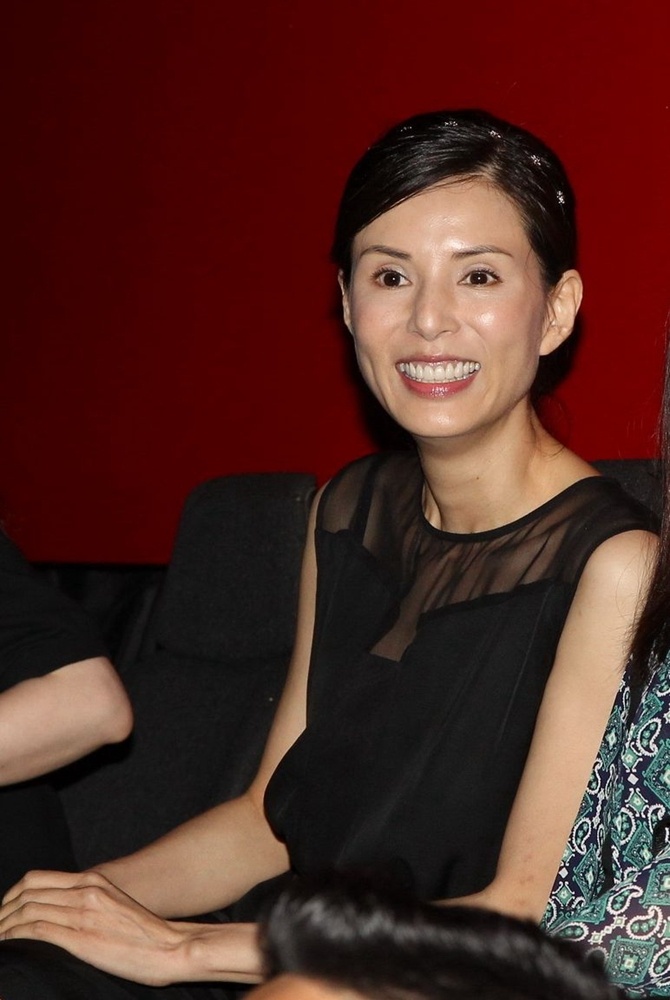 苑琼丹为保婚姻公开整形 盘点"面目全非"老女神