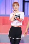 柳巖接受顏值身材考驗(yàn) 呼吁女性關(guān)注乳腺健康