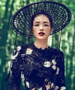 舒淇拍寫真挽發(fā)髻神情凜冽 俠女風(fēng)骨躍然紙上