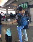 刘强东与奶茶妹妹甜蜜度假 牵手相伴名牌包抢镜