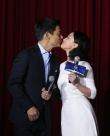 周迅高圣遠(yuǎn)熱吻慶結(jié)婚周年 范曉萱與阿雅激吻